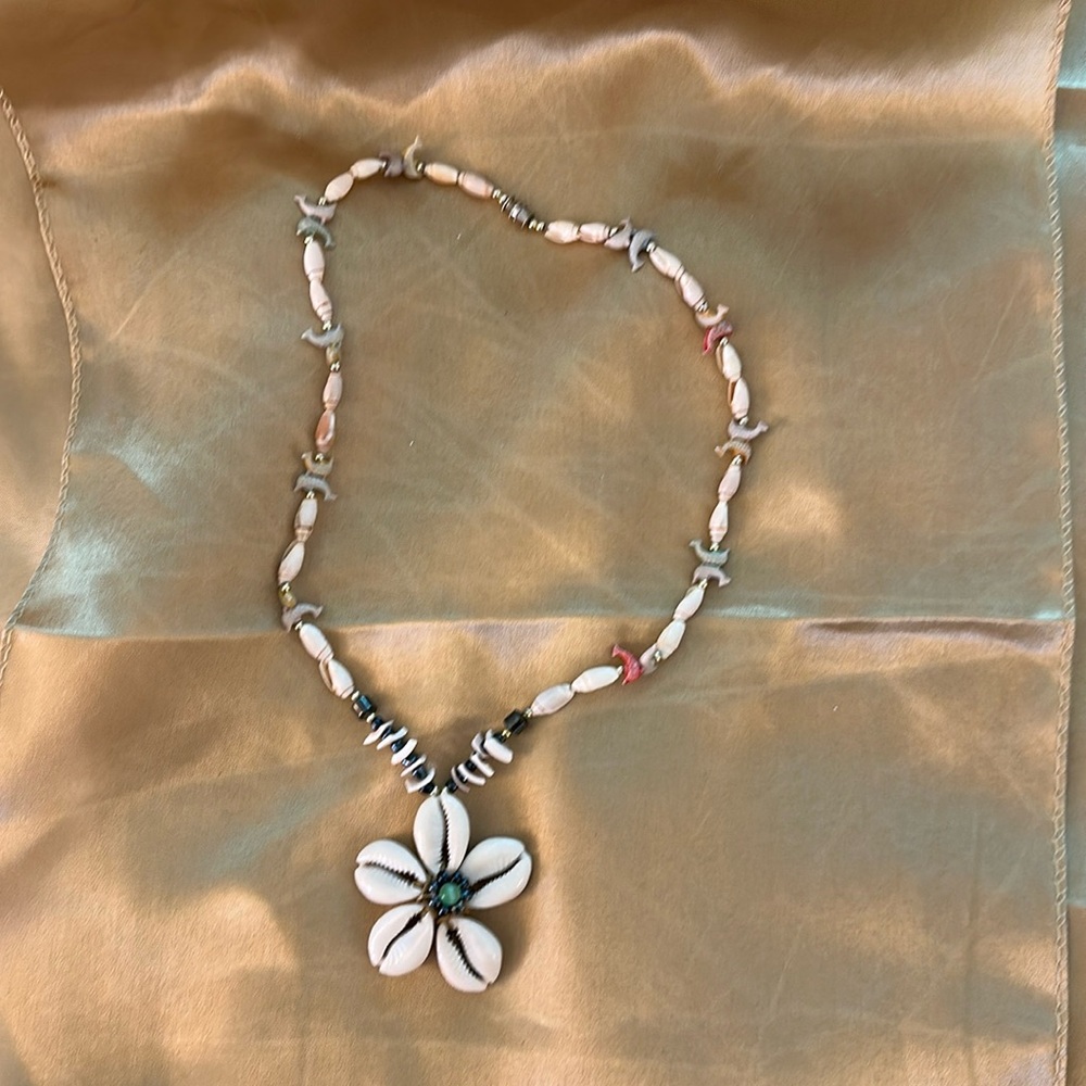 Shell Necklace with Flower Pendant - Picture 2 of 3